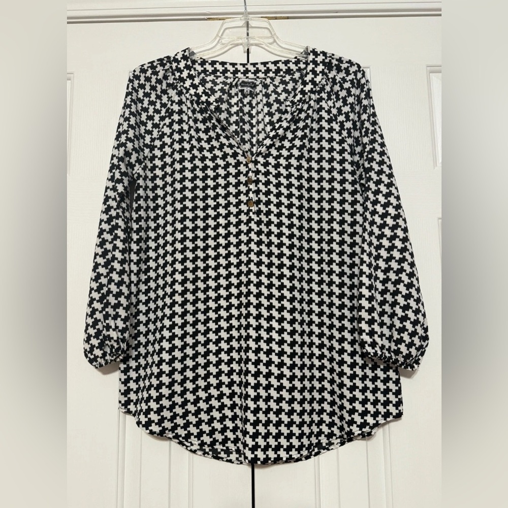 Mud Pie Black and White Houndstooth Top